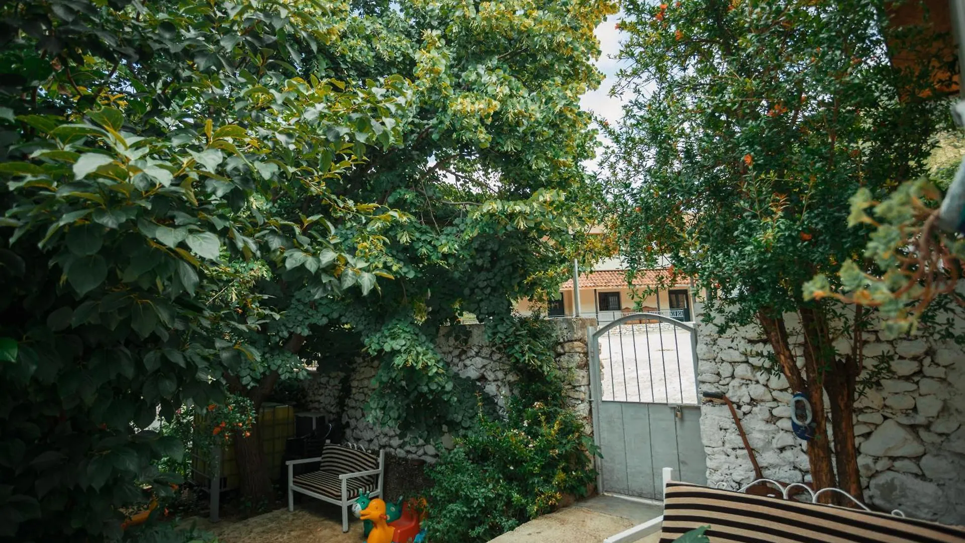 Apartment Guesthouse Near Llogara National Park Dukat